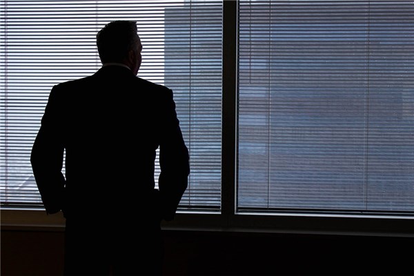 夢到了往下看預示著什麼_周公解夢