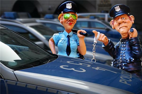 夢見警察抓人什麼意思_周公解夢