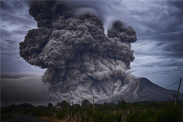 夢見火山爆發集體逃跑_周公解夢