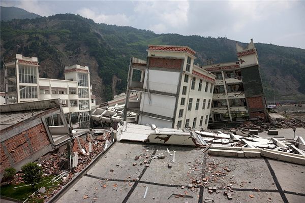 夢見發地震了預示什麼_周公解夢