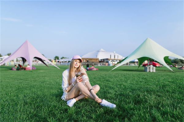 屬鼠女人財運與性格_十二生肖