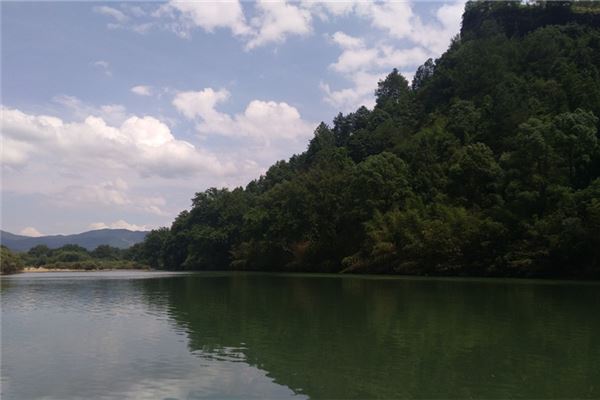 女人夢見青山綠水美景_周公解夢