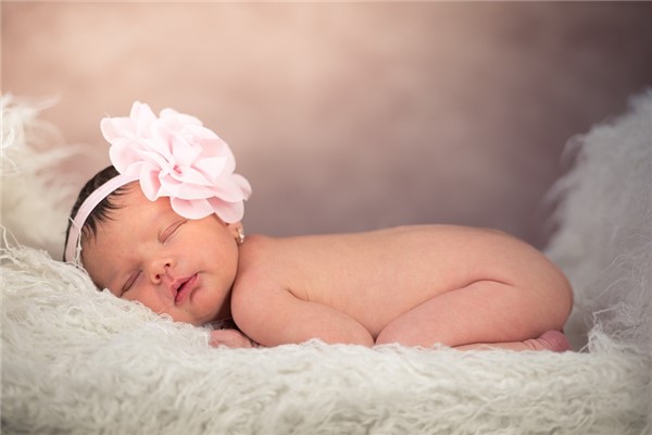 夢到了小女孩親我是吉兆嗎?_周公解夢