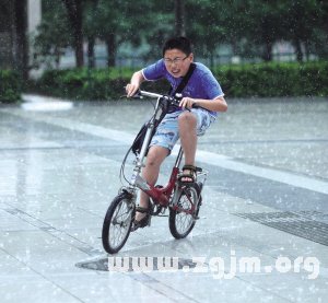 夢見下很大的太陽雨