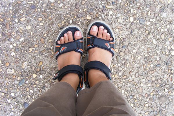 夢見踩了一腳屎_周公解夢