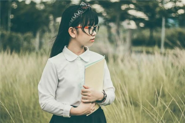 夢見拿書是什麼意思_周公解夢