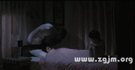 半夜醒來最怕的驚悚事_周公解夢