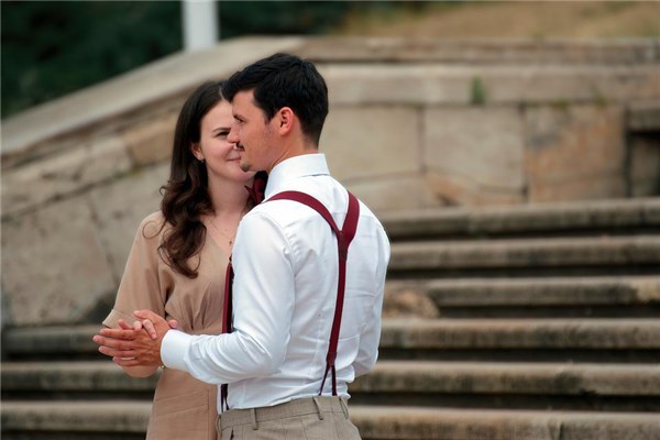 夢見老婆和別人好是好事還是壞事_周公解夢