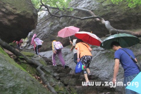 夢見雨中登山