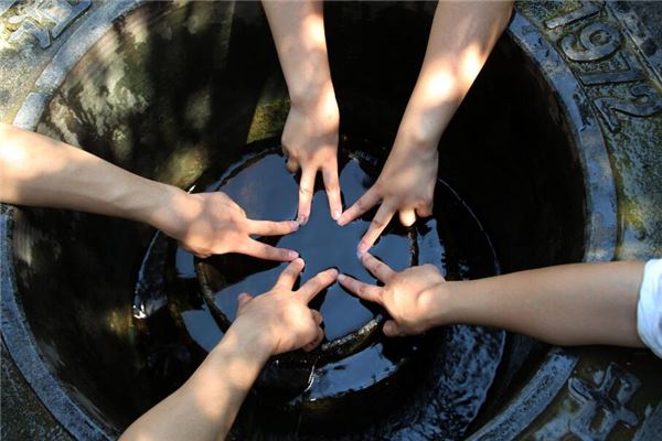 夢見手被割破流血了_周公解夢