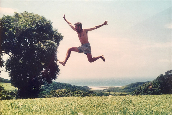 夢見高處掉下來會是什麼預兆_周公解夢