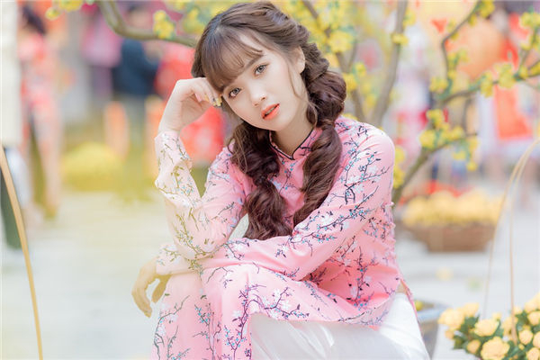 夢到自己裸體走在路上怎么說_周公解夢