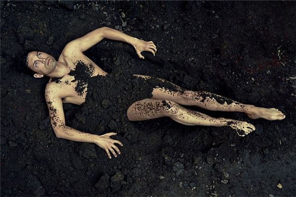 夢見自己沒穿褲子_周公解夢