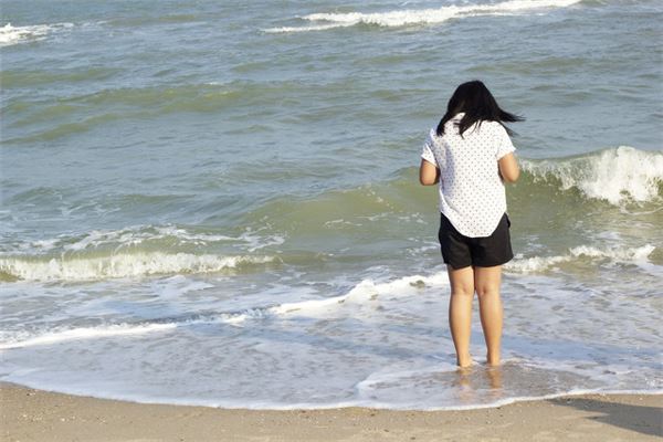 夢見在海邊_周公解夢