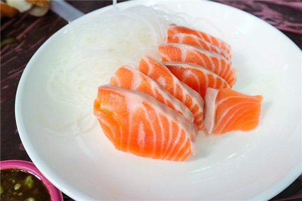 夢到生吃魚什麼預兆_周公解夢