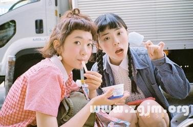 當愛情與事業有衝突，十二星座會怎么選擇？_十二星座