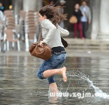 夢見要發大水