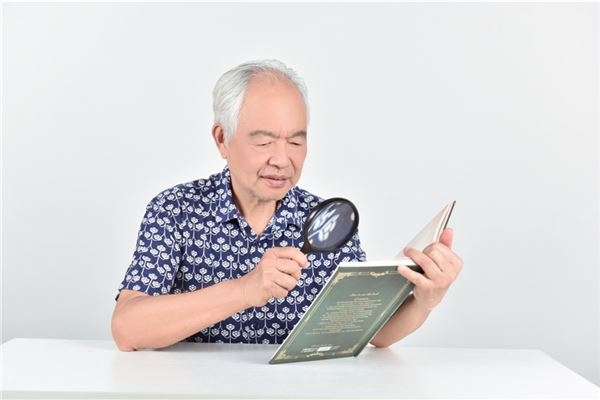 夢到了老爺爺摸我的臉預兆了什麼嗎_周公解夢