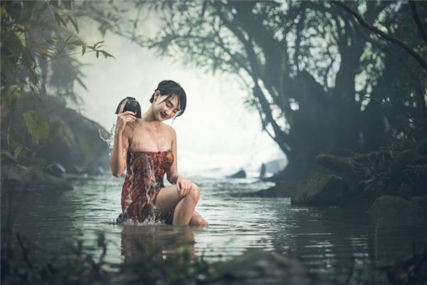 夢見當外人面洗澡_周公解夢