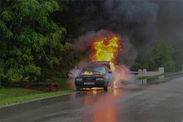 夢到了車著火有何寓意_周公解夢