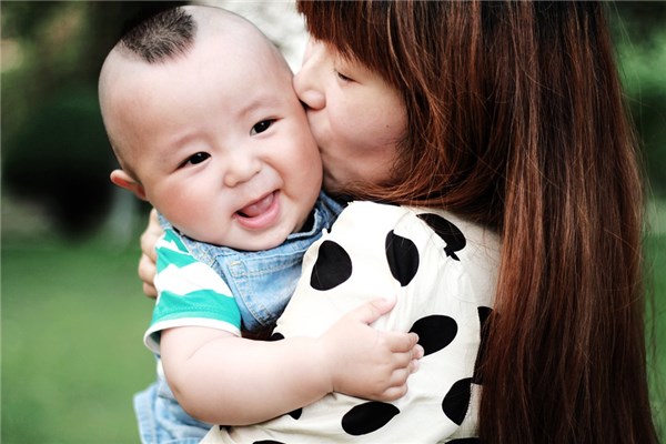 夢見打小孩子的預兆_周公解夢