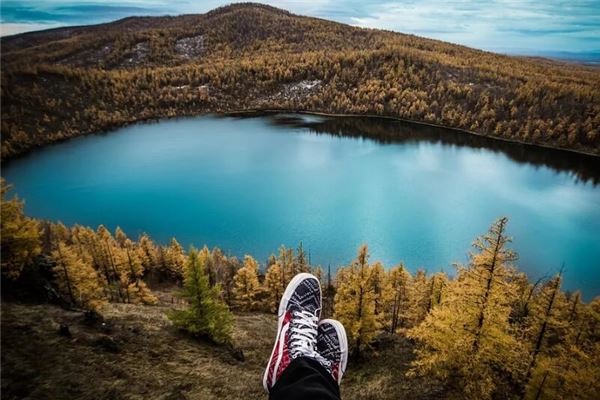 女人夢見鞋被水沖走_周公解夢