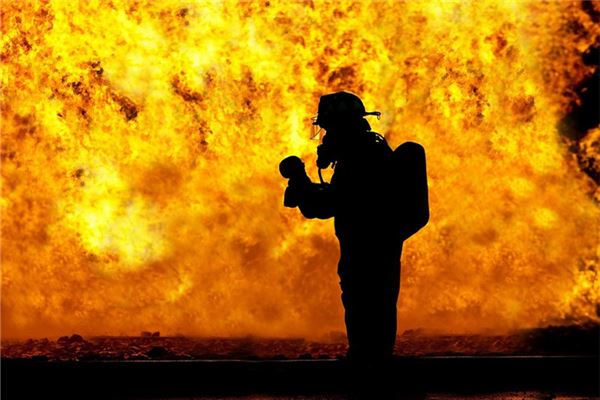 夢見自己滅火成功_周公解夢