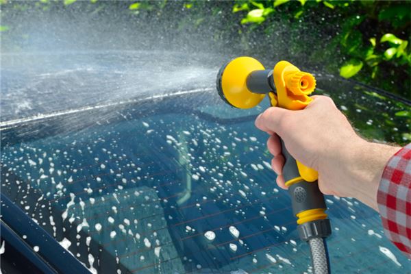 夢見用水沖洗地面_周公解夢