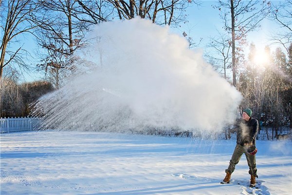 夢到潑尿是啥預兆_周公解夢