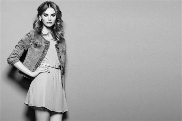 夢見穿別人的衣服_周公解夢