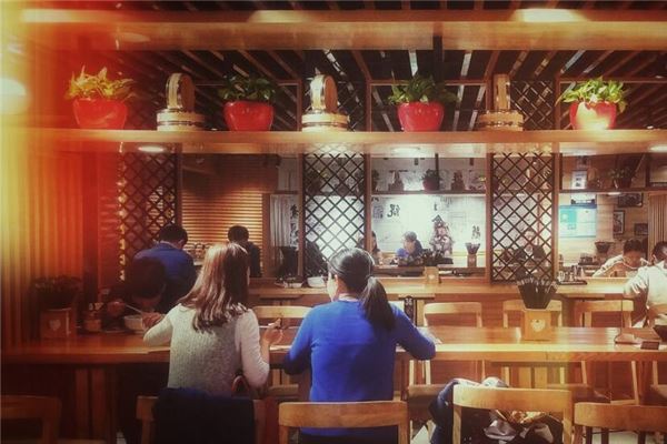 夢見吃的很飽_周公解夢