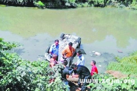 夢見老公開車進水塘