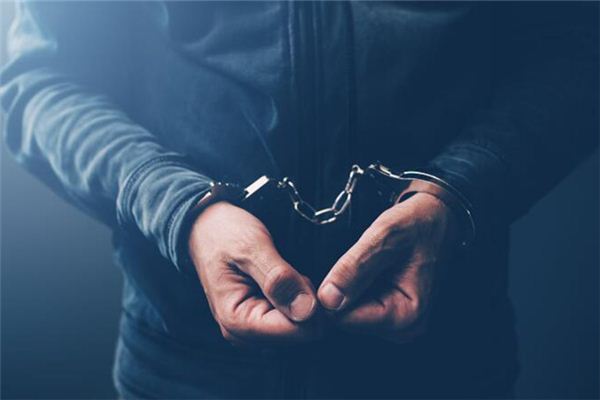 夢到自己被逮了_周公解夢