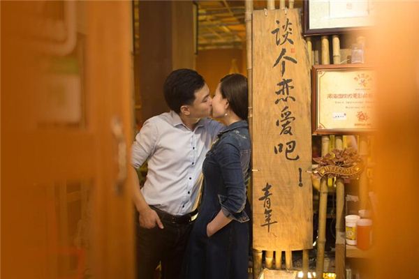 夢見好朋友戀愛了_周公解夢