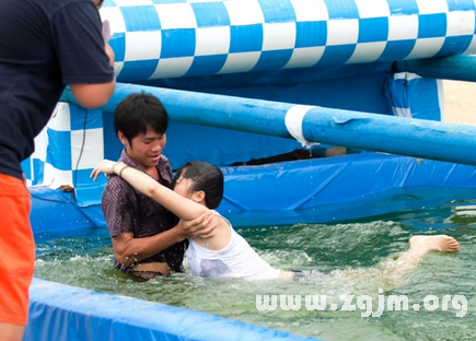 夢見家人落水