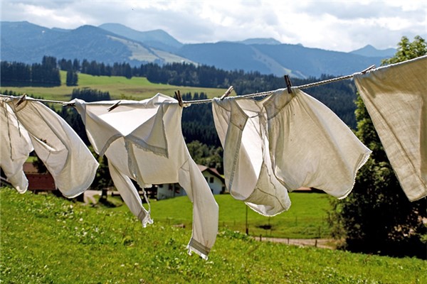 夢到衣服掛著是什麼預兆？_周公解夢