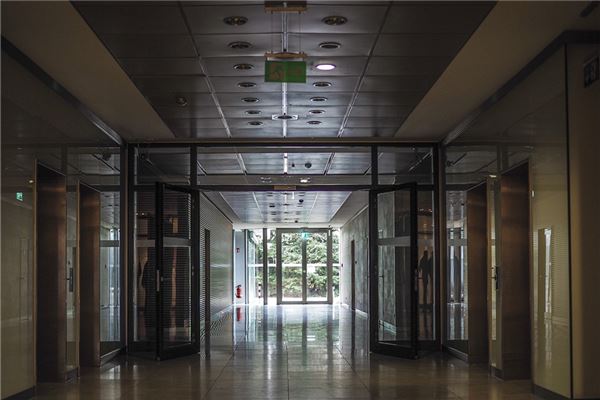 夢見玻璃門壞了是不是好的徵兆呢_周公解夢