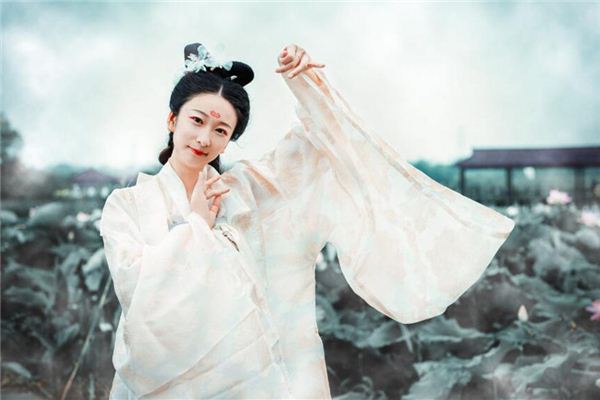 夢見不認識的女生_周公解夢