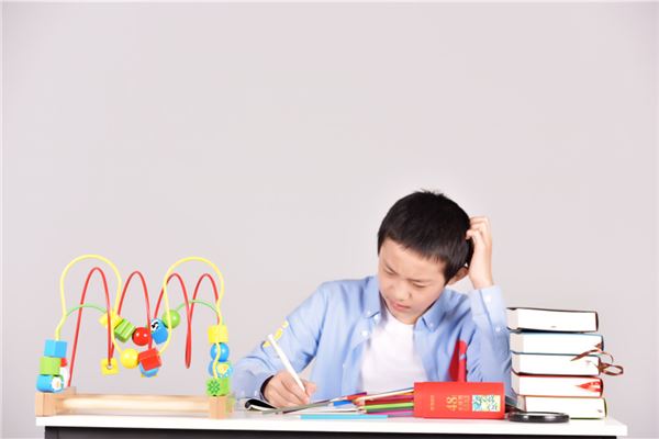 做夢夢見著急趕作業_周公解夢