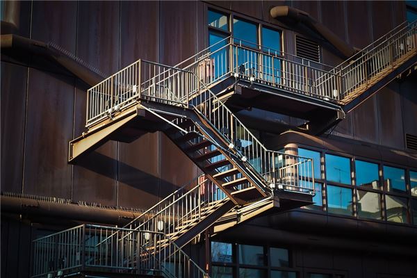 夢到建樓梯是什麼預兆_周公解夢