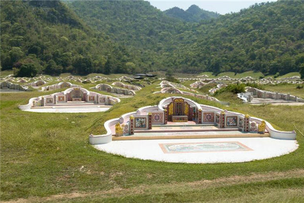 夢到墳園是吉兆嗎?_周公解夢