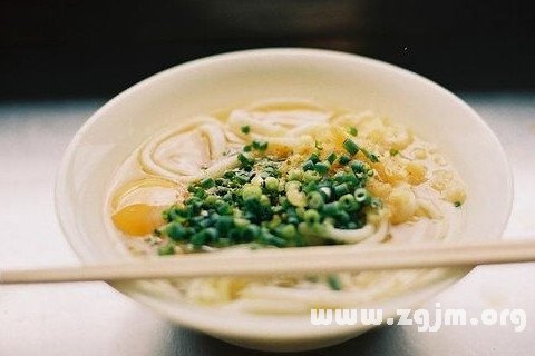 夢見吃麵條