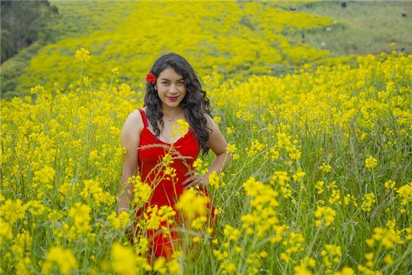 夢到了穿紅色褲子是凶兆還是吉兆_周公解夢