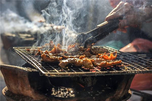夢見吃熟豬肉_周公解夢