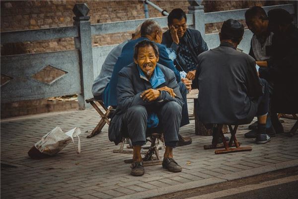 夢見自己村裡的人_周公解夢