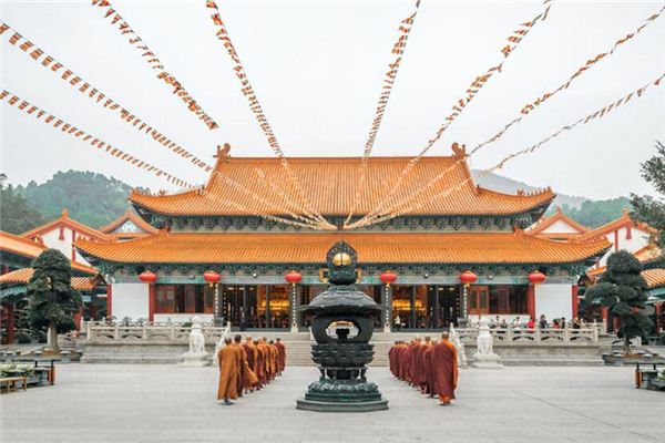 夢見進寺廟_周公解夢