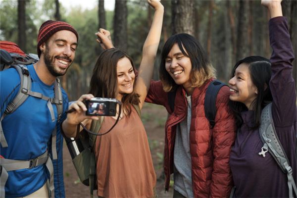 夢見和朋友聊天_周公解夢